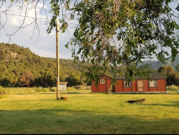 Mountainous cabin retreat