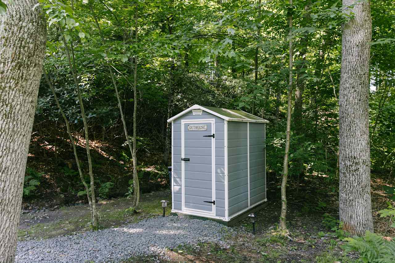 Lil outhouse 