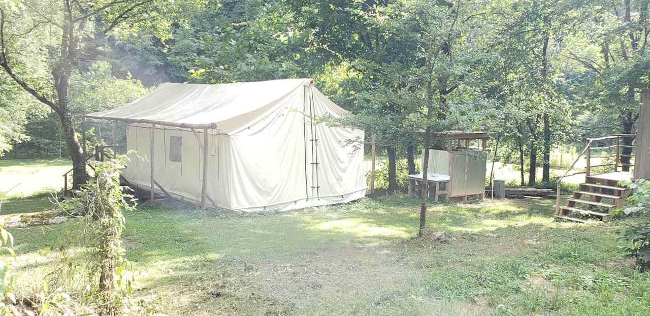 Glamping on the Farm by a Creek!