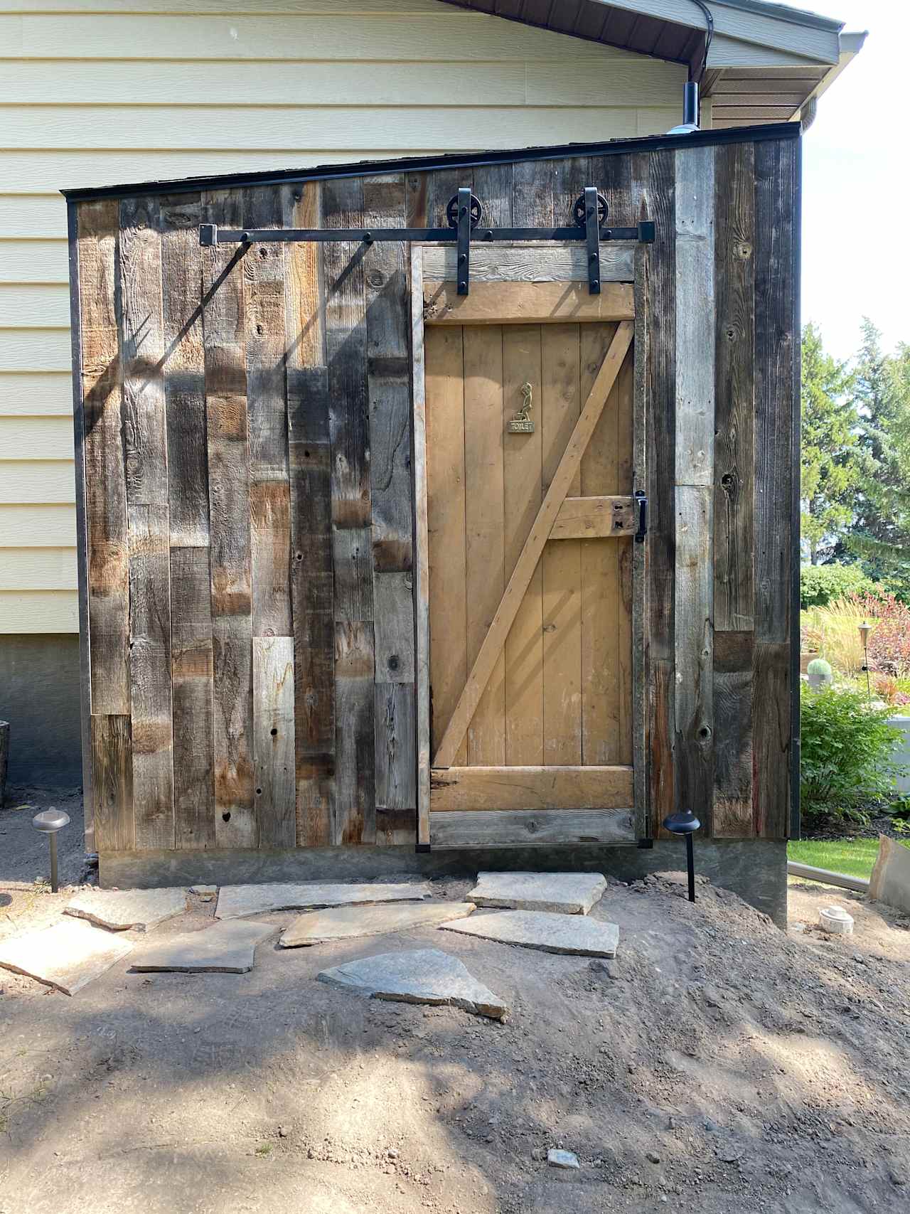 Outdoor bathroom 