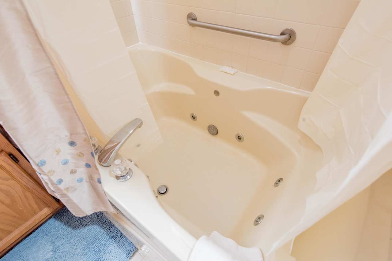 Harmony Suite 2 person Jacuzzi Bath