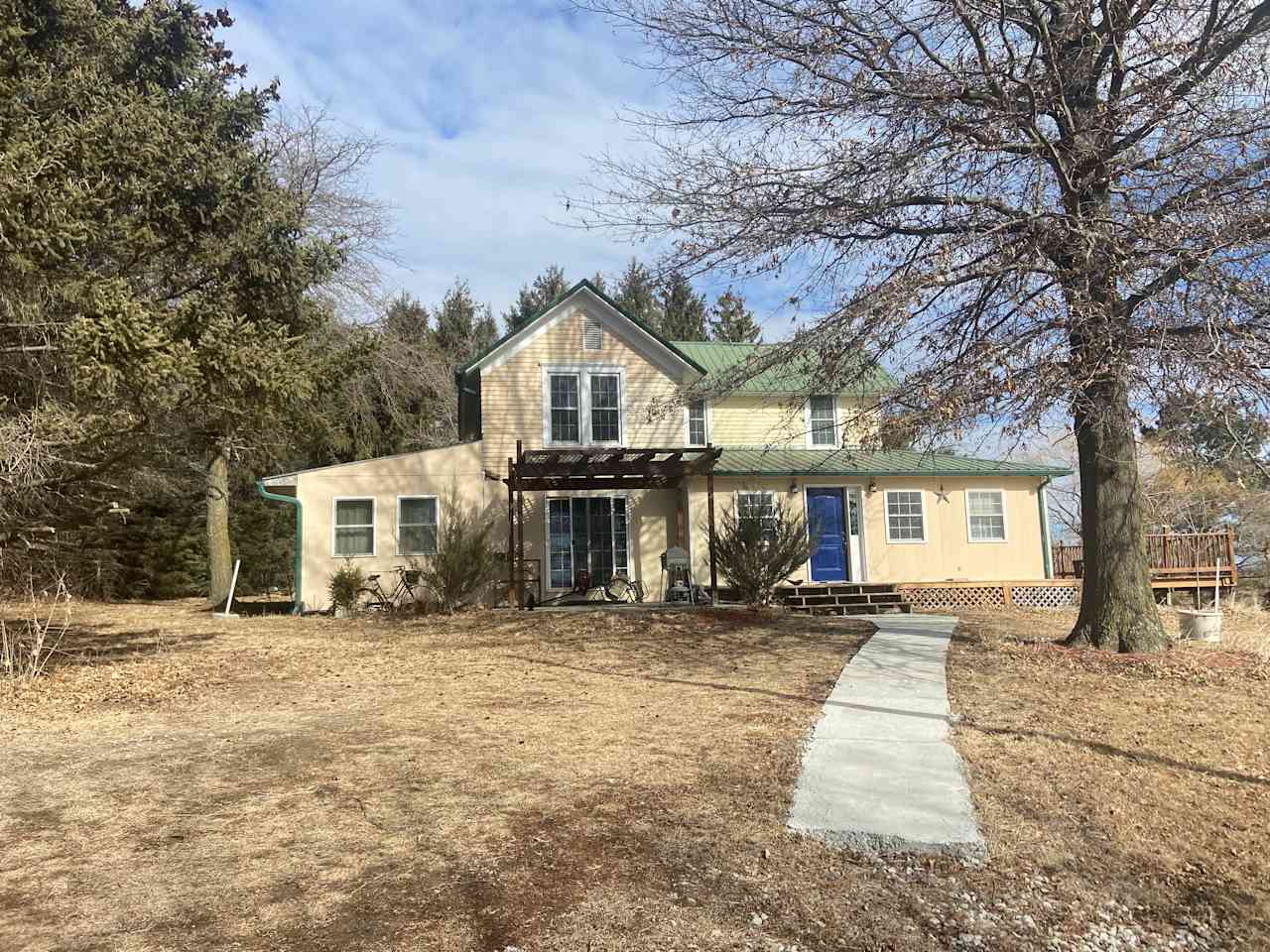 Front of cottage.