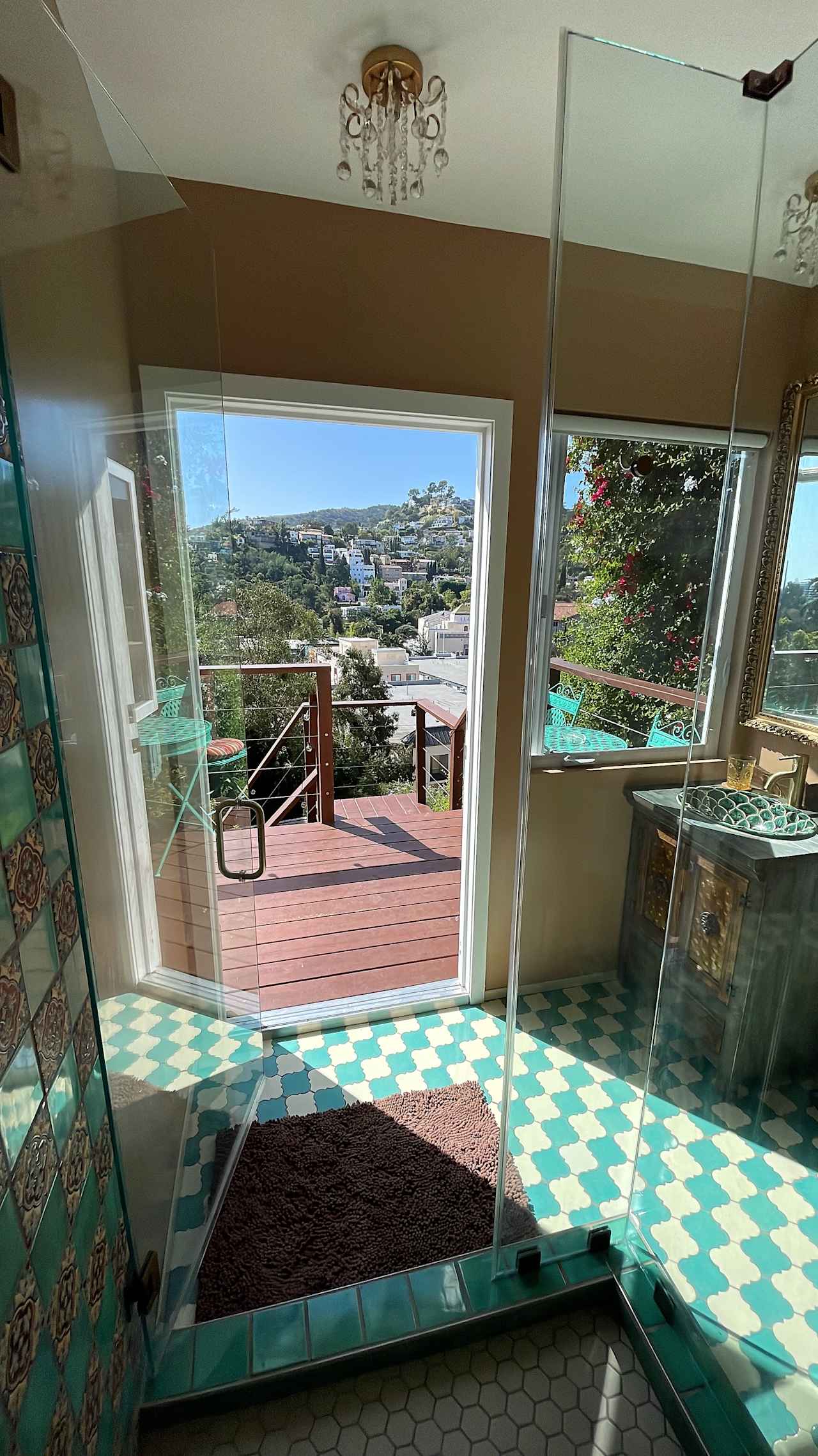 Bathroom by day 