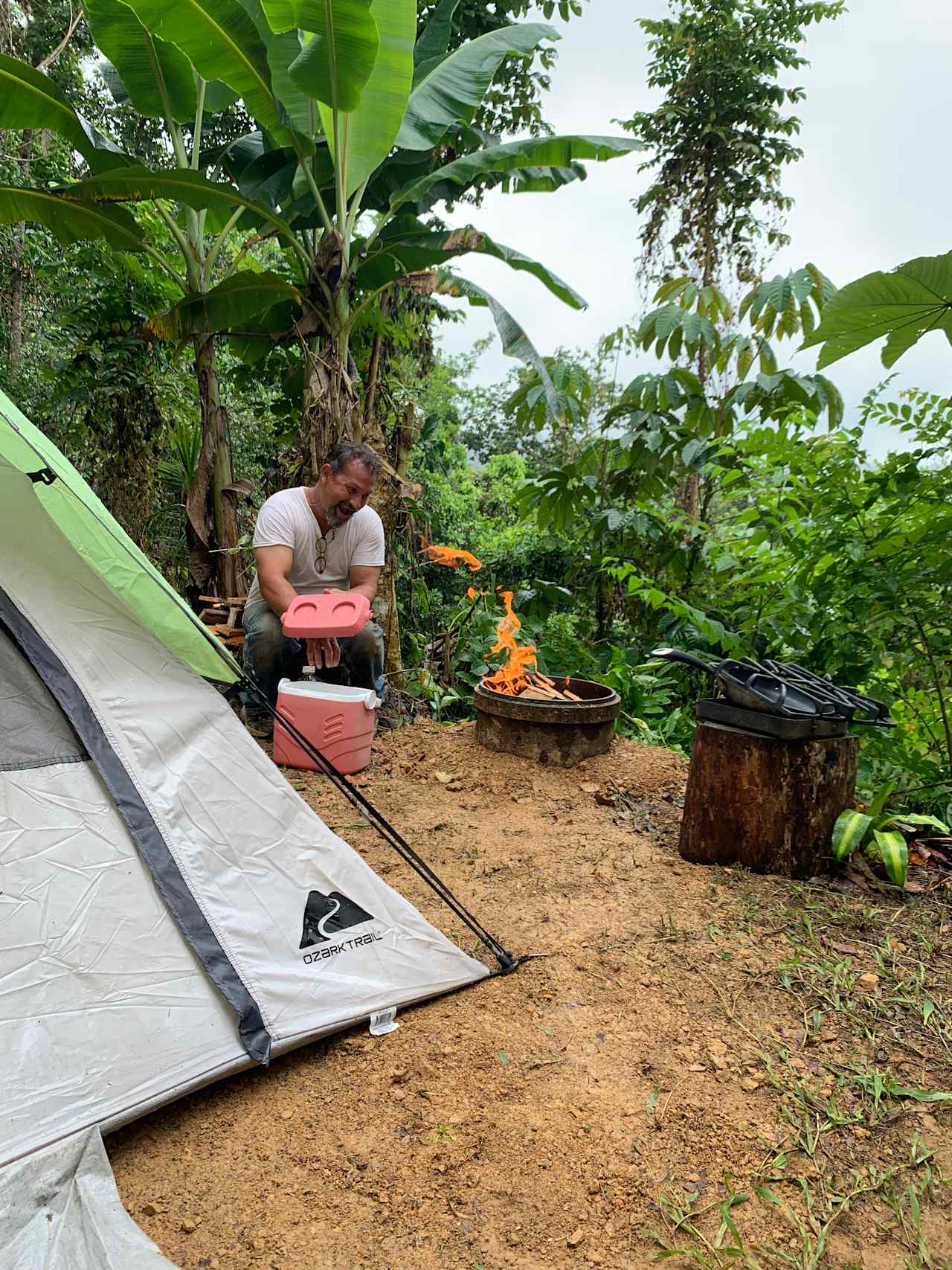 Espacio para poner caseta, adentro en la montaña