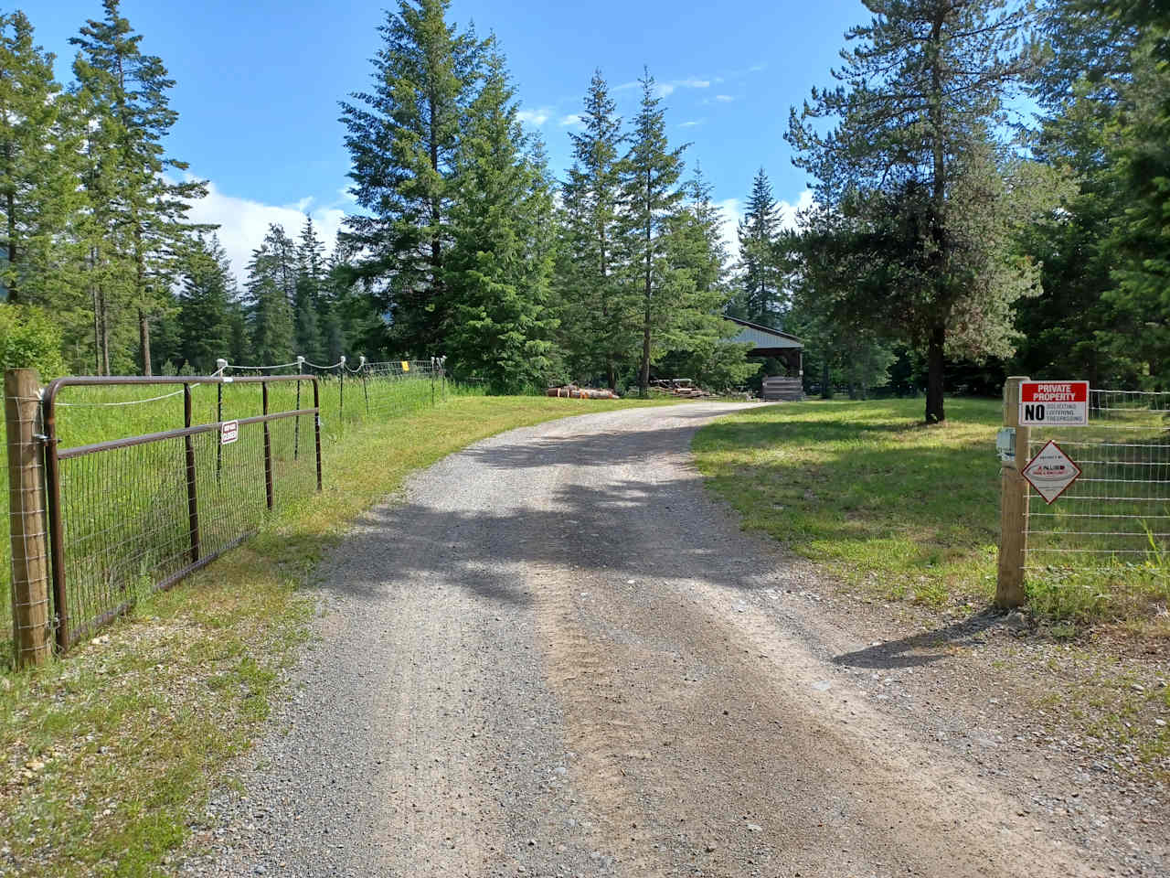 Driveway entrance 
Picture 3