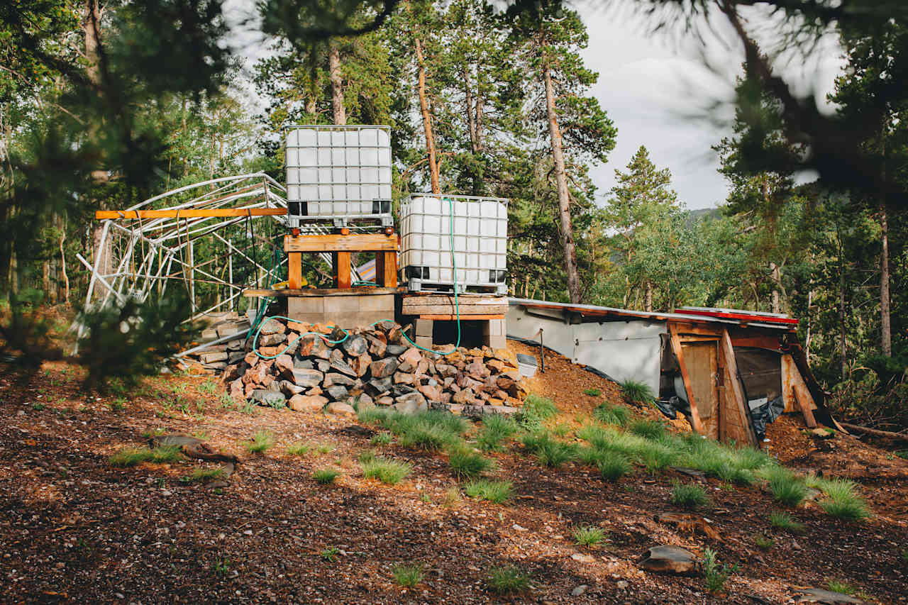 Cozy off-grid greenhouse