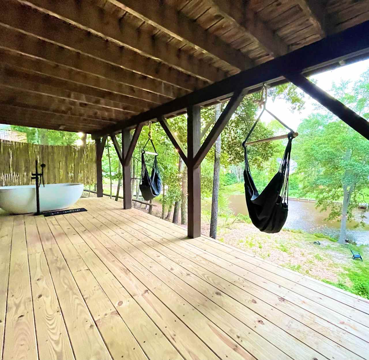 Blue Moon Lake House 🏕️