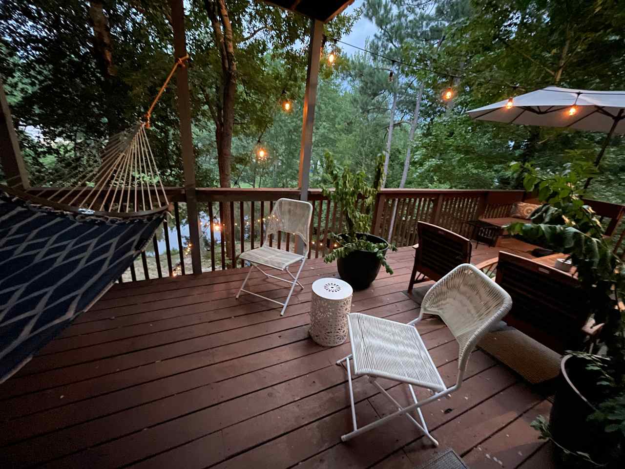 Blue Moon Lake House 🏕️
