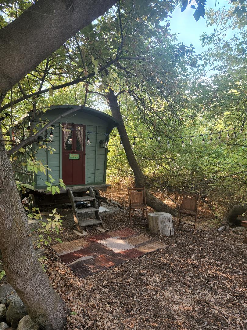 Oak Glen Glamping on Apple Orchard