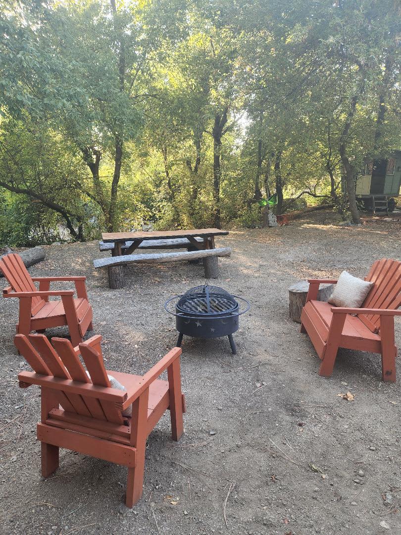 Oak Glen Glamping on Apple Orchard
