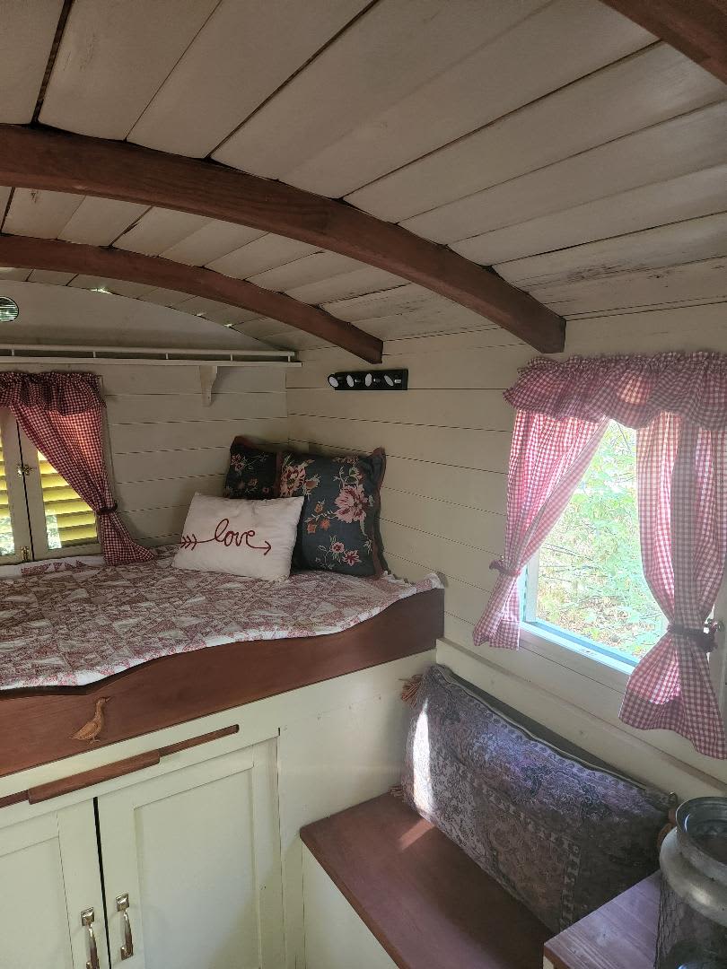 Oak Glen Glamping on Apple Orchard
