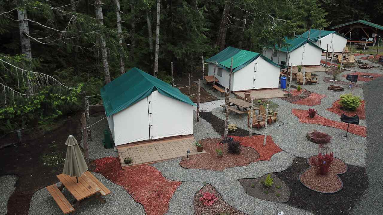 Mike's Beach Resort & Glamping