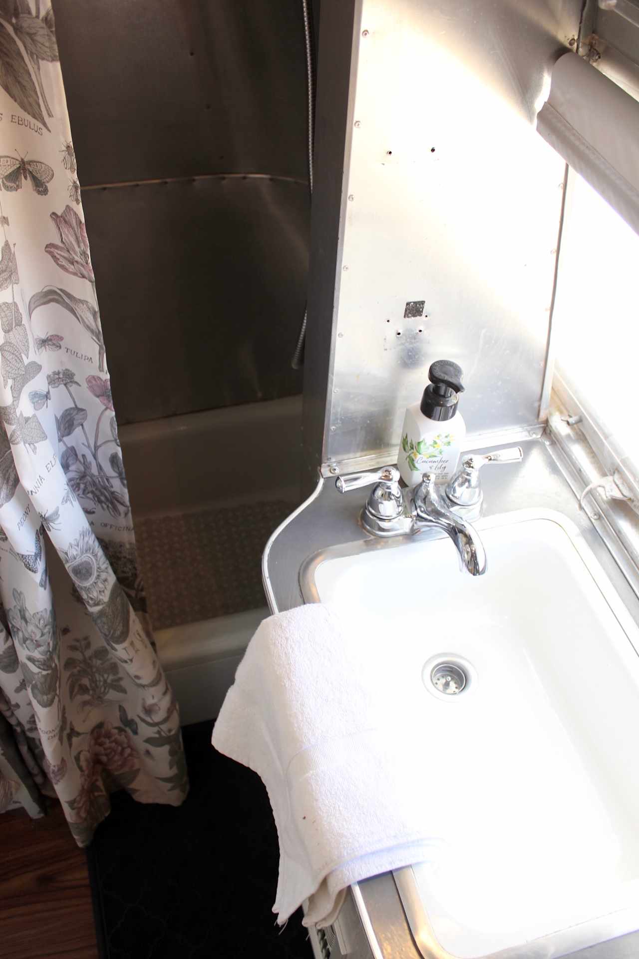 1959 Airstream Tiny Home- Hot Tub!
