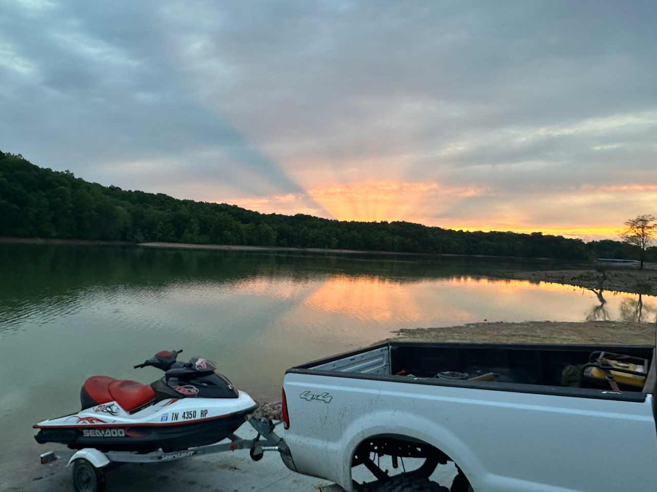 LAKESIDE GETAWAY ON DOUGLAS