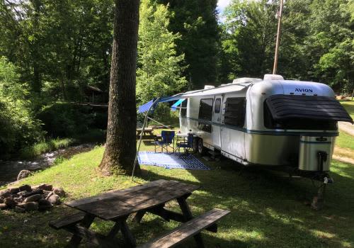 At the Ridge Camp-Riverside Escapes