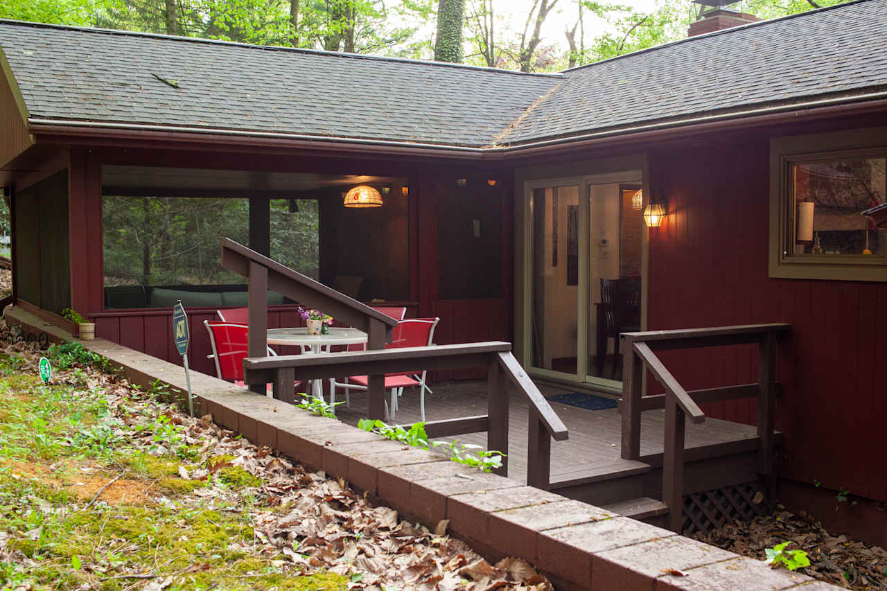 Cabin: Hot Tub, Grill, Lake, Trails