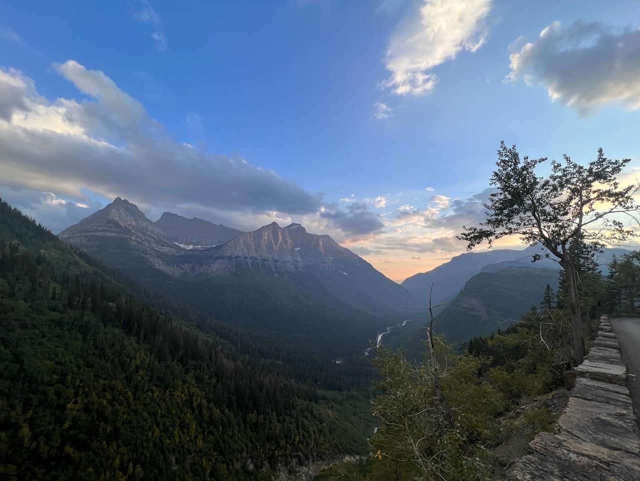 Obviously not my rental👀 but you can go over to glacier to get these stunning views🤩
