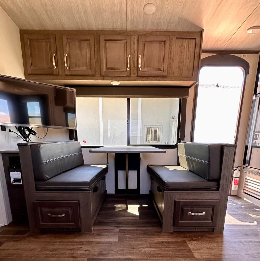 Luxury Trailer on Off-grid Emu Farm