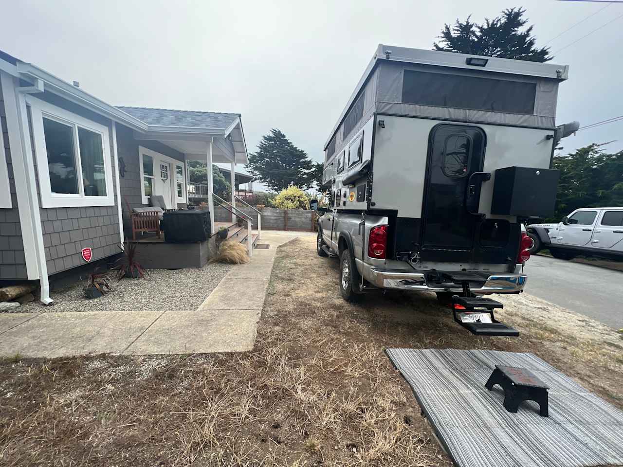 Ocean Cliffside Cottage Driveway