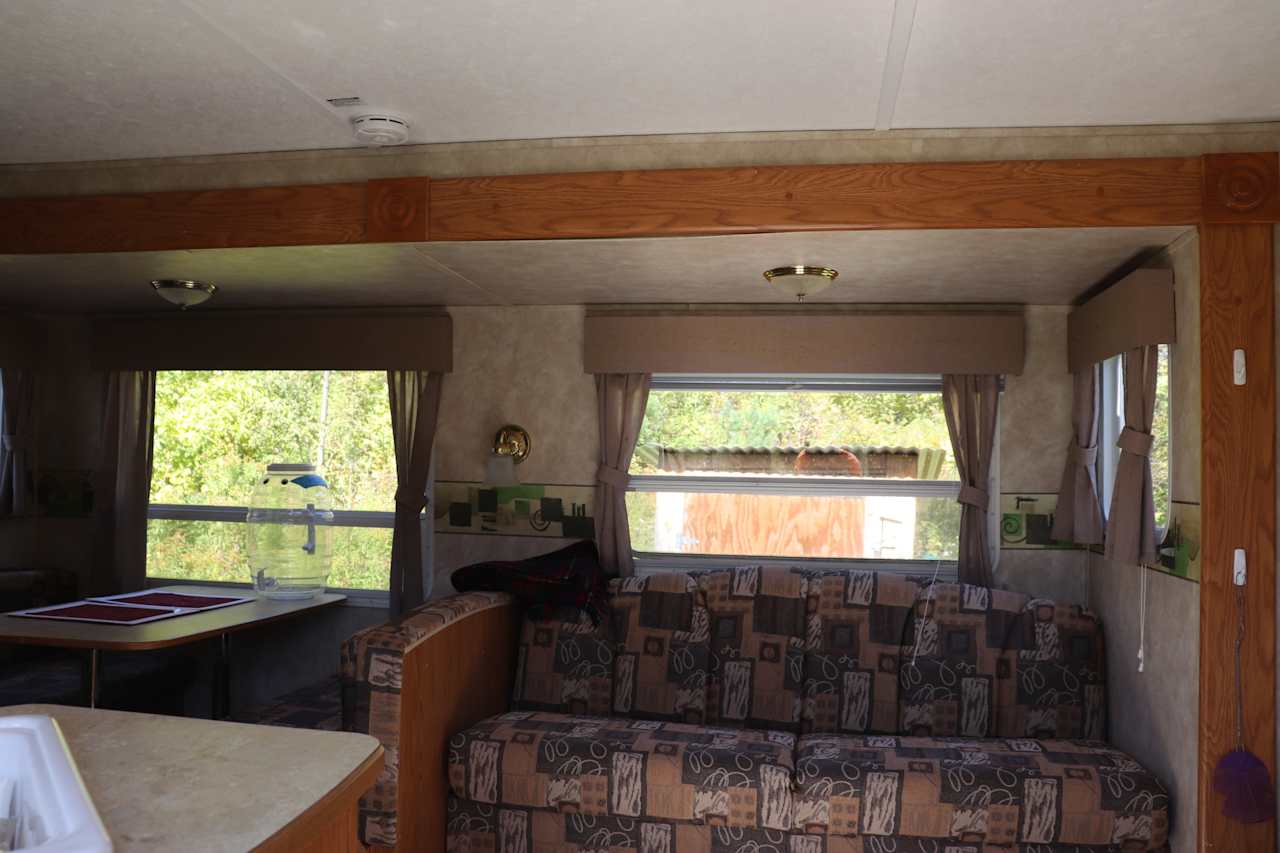 Comfy Camper on a Hill, next to AT!