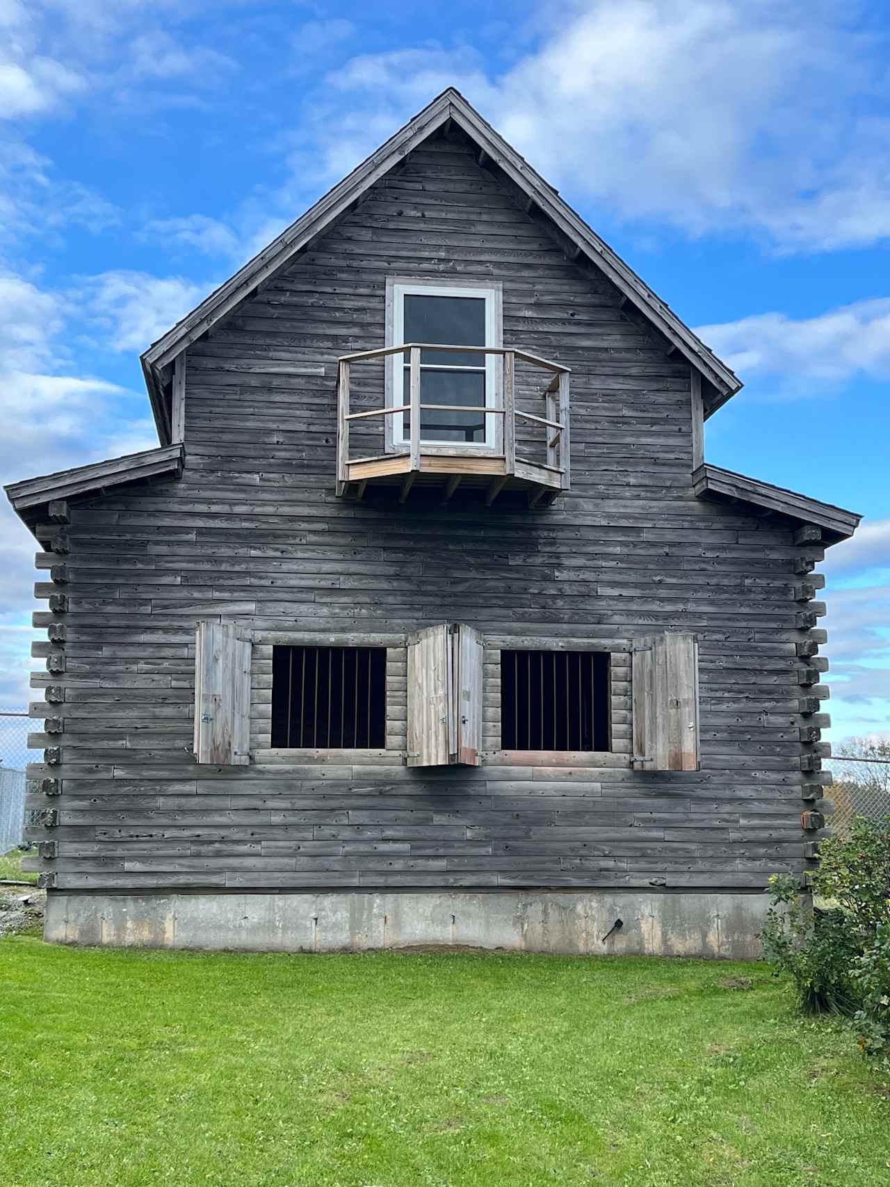 Side view cabin/loft