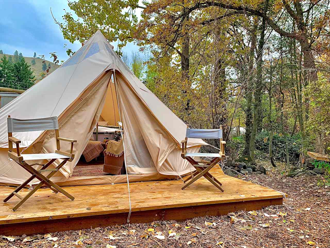 Secluded Creekside Glamping on Farm