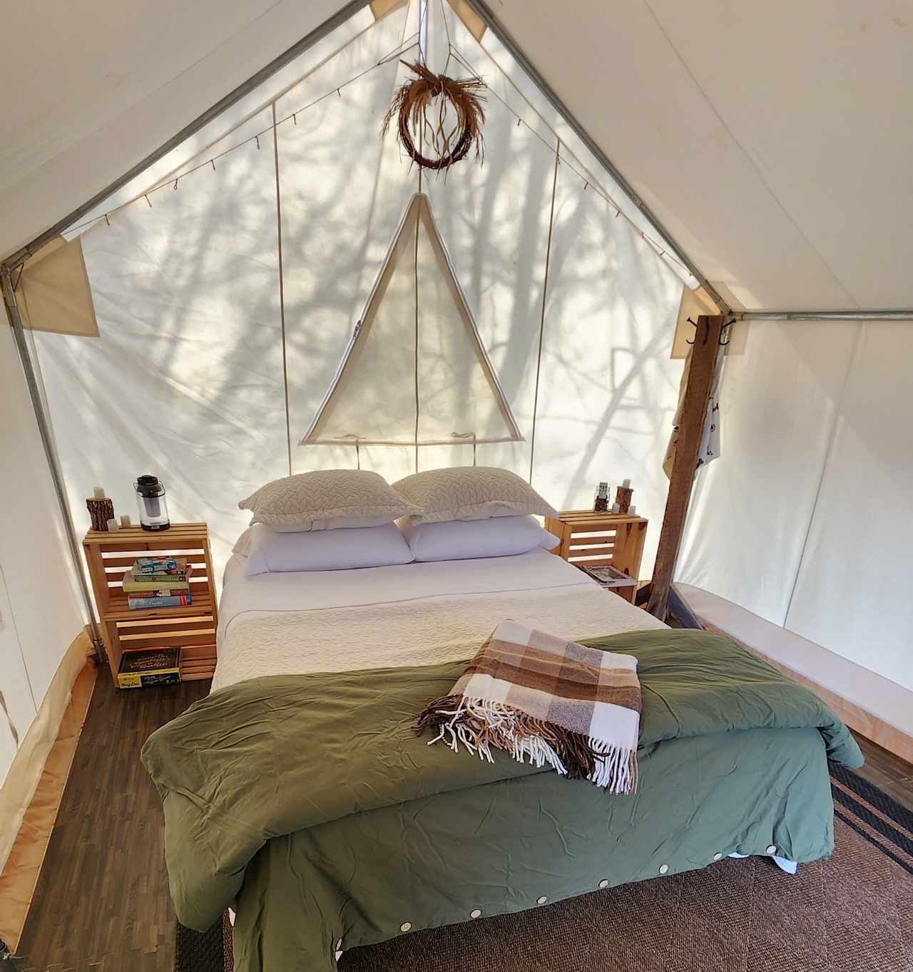 For an extra fee we can provide bedding for the queen sized bed so that you can pack a little lighter!