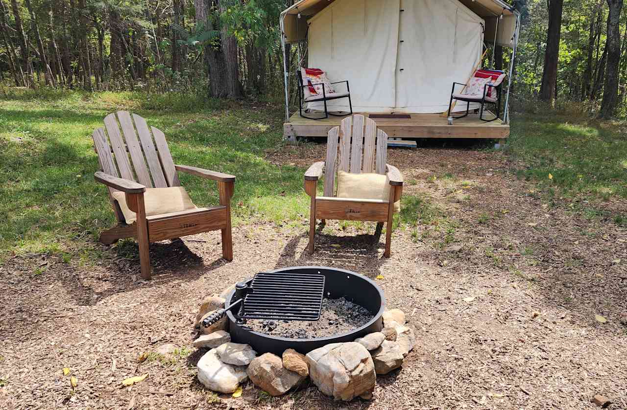Sturdy firepit with cooking grate.