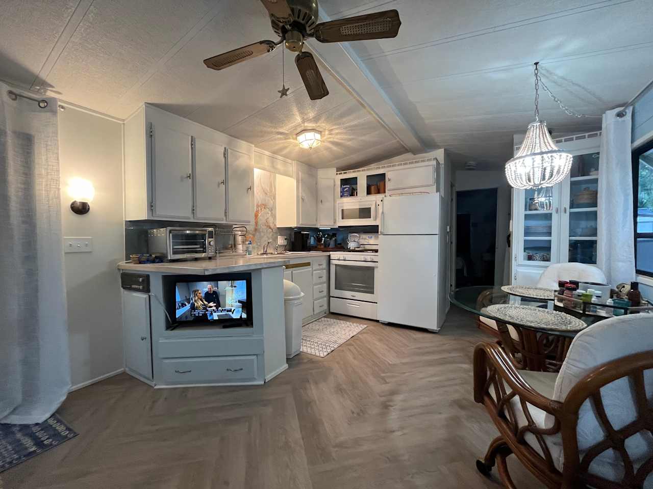 Tiny Glamping Home With Kitchen