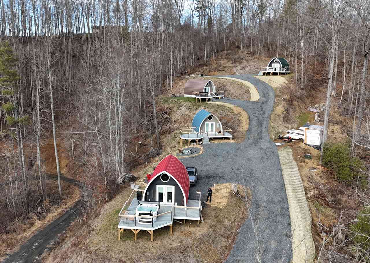 Romantic, hot tub, pet friendly