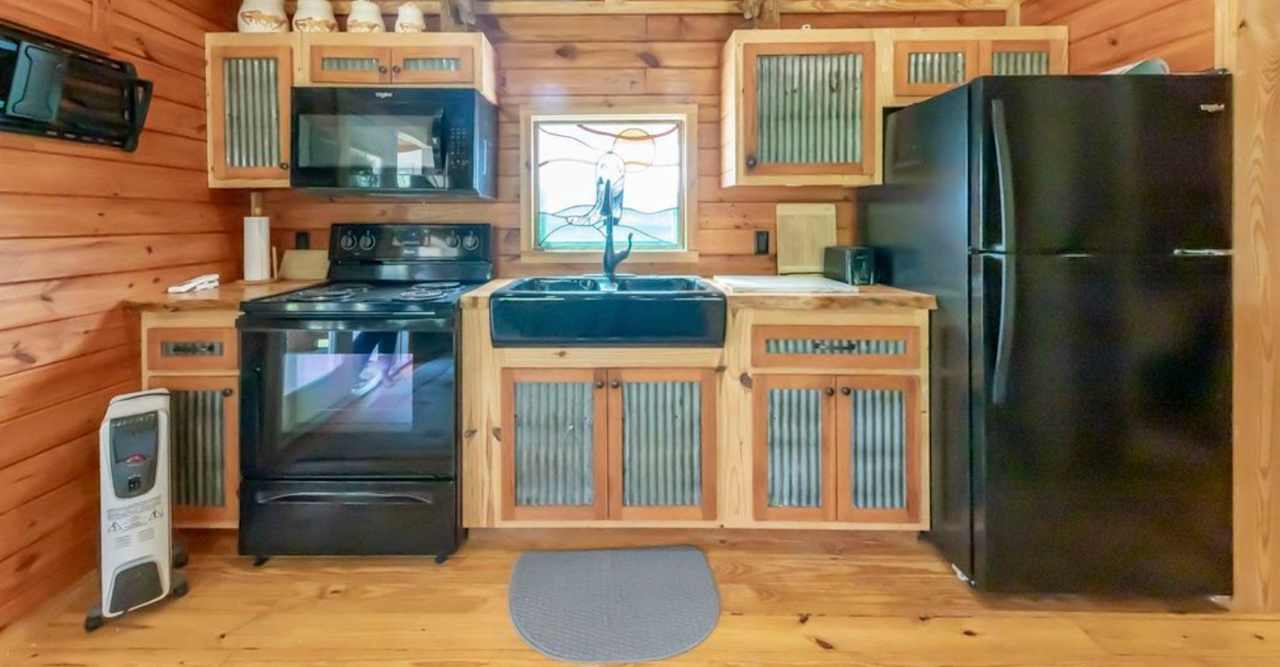 Rustic Tiny House with Dog Kennel!