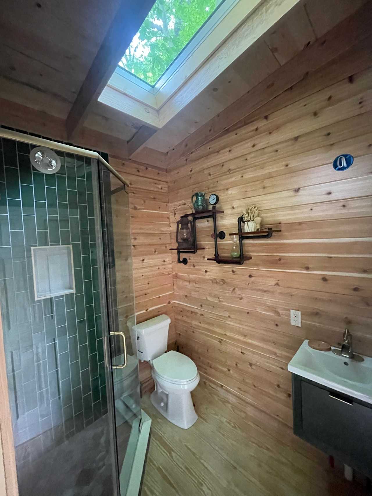 Rustic Treehouse In Hocking Hills