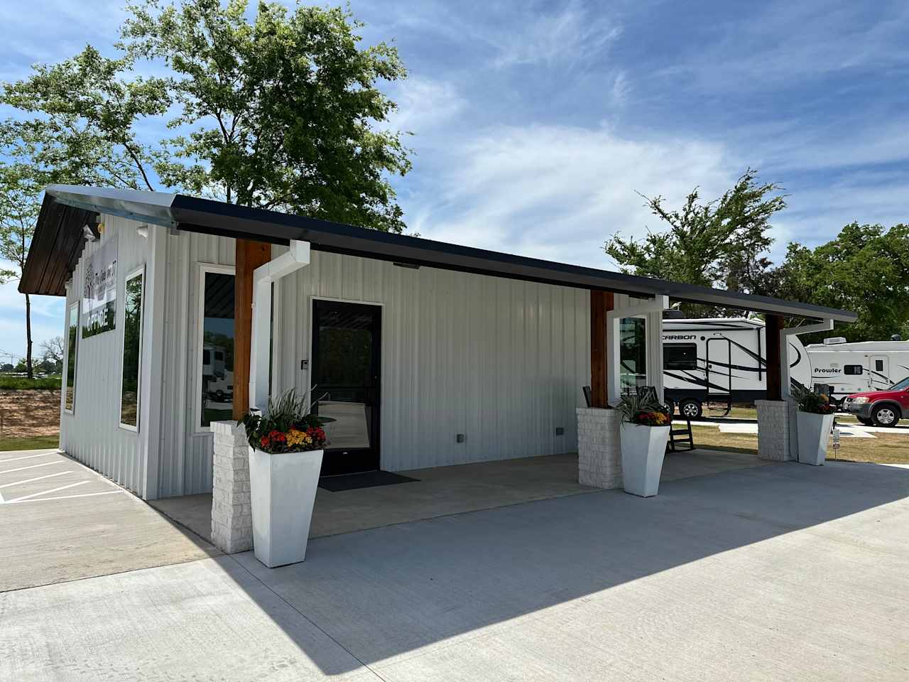 The Oaks On 37 Tiny Homes RV Resort