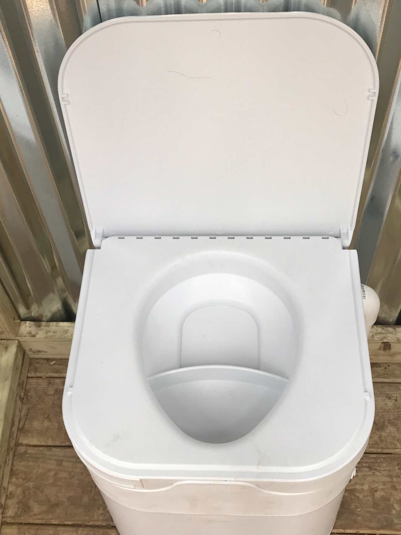 Pee goes in front.  Guys... please sit down !!