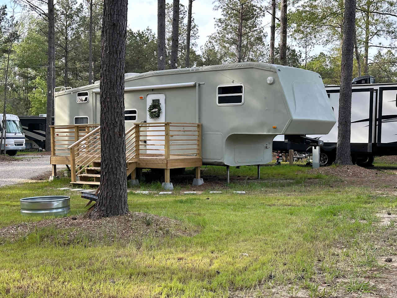 Camp at The Farm - Outside Inn