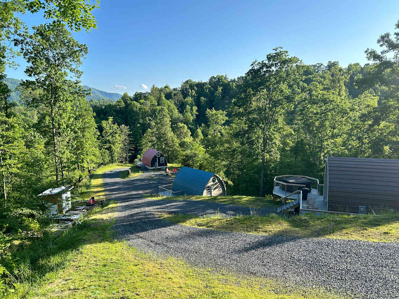 Romantic, hot tub, pet friendly