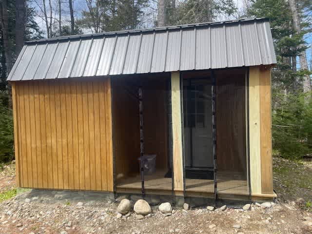 Screened in porch for comfortable evening wildlife viewing