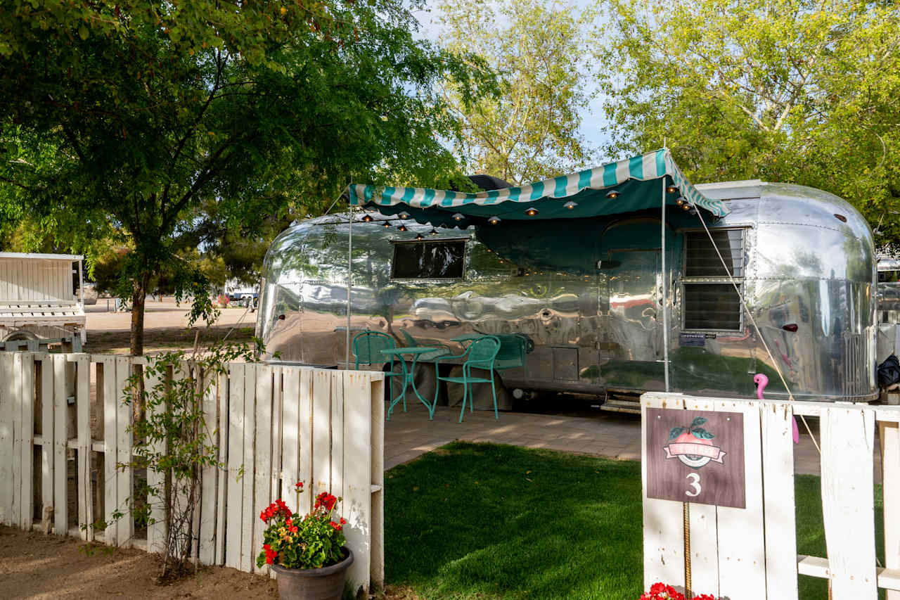 The Cozy Peach at Schnepf Farms