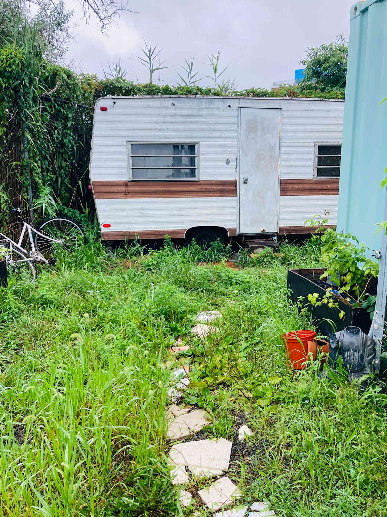 Rockaway secret garden 70's camper