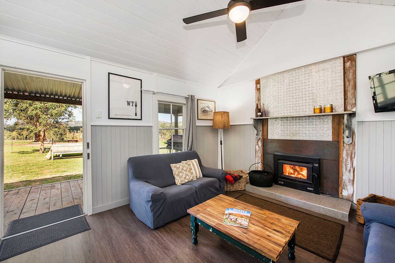 Odd Frog Lodges - Country Escape