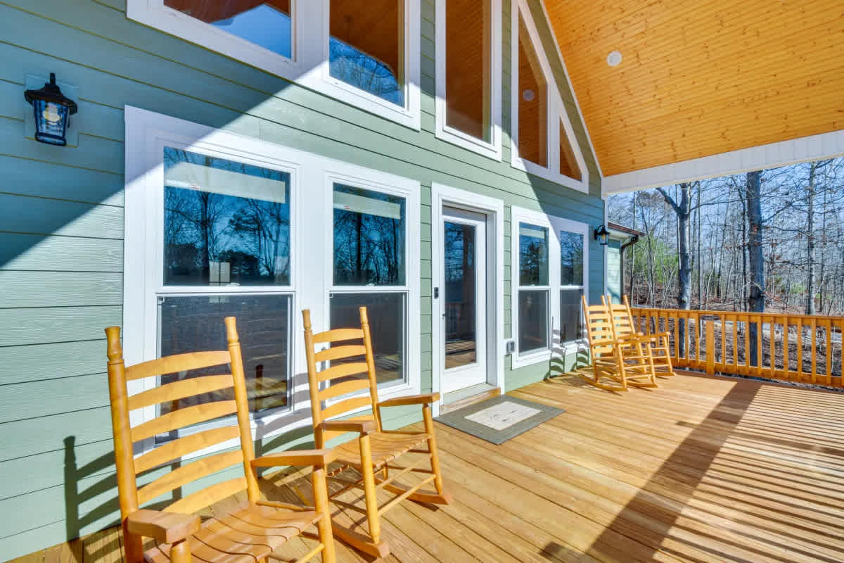 Timber Ridge Cottage With Fire Pit