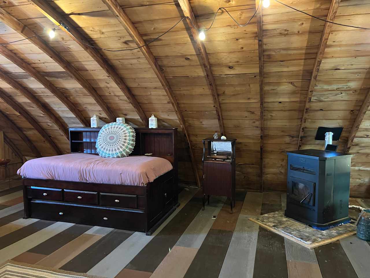 Cozy Lofted Barn Retreat