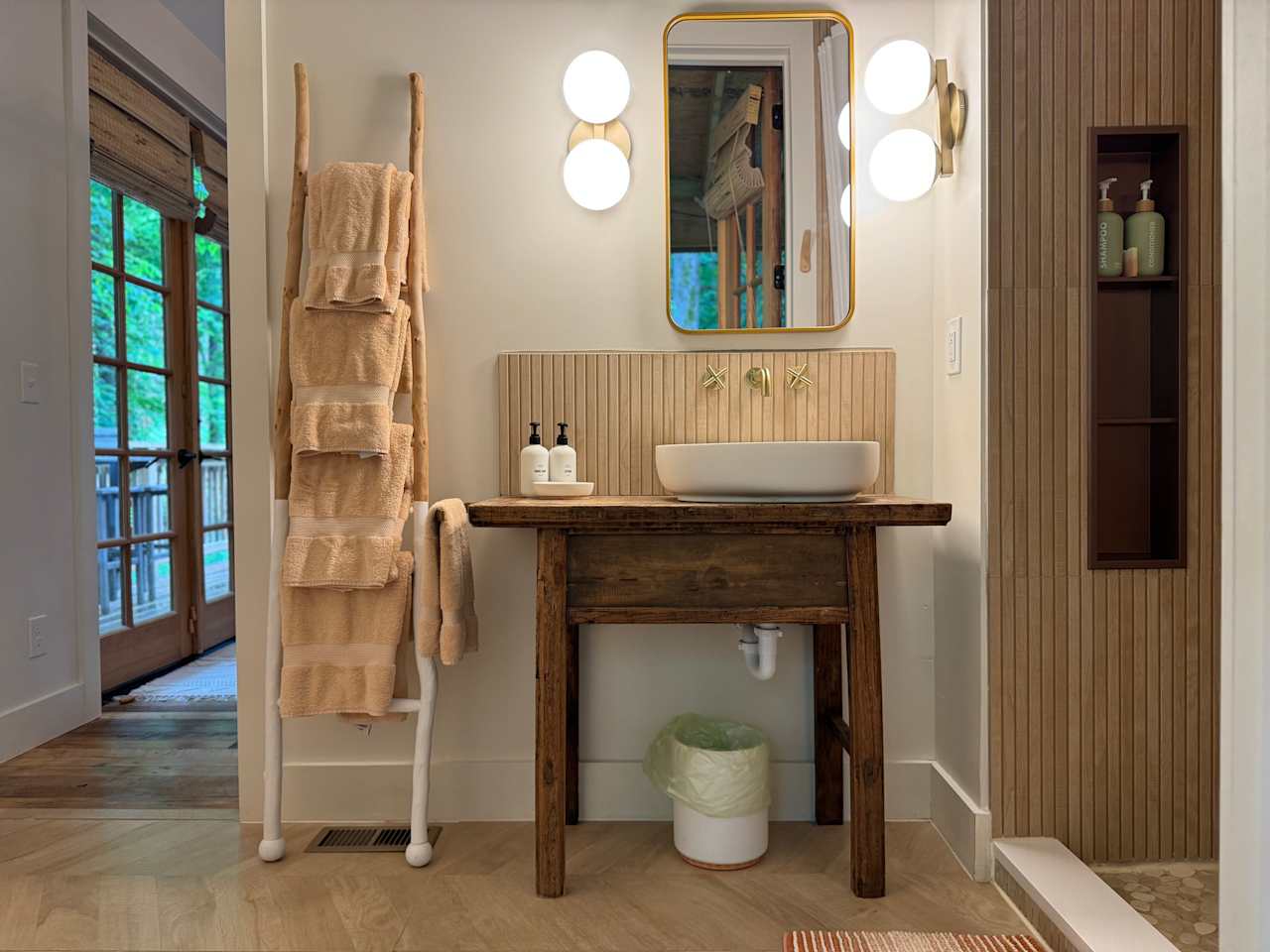 Romantic + Secluded + Hot Tub for 2
