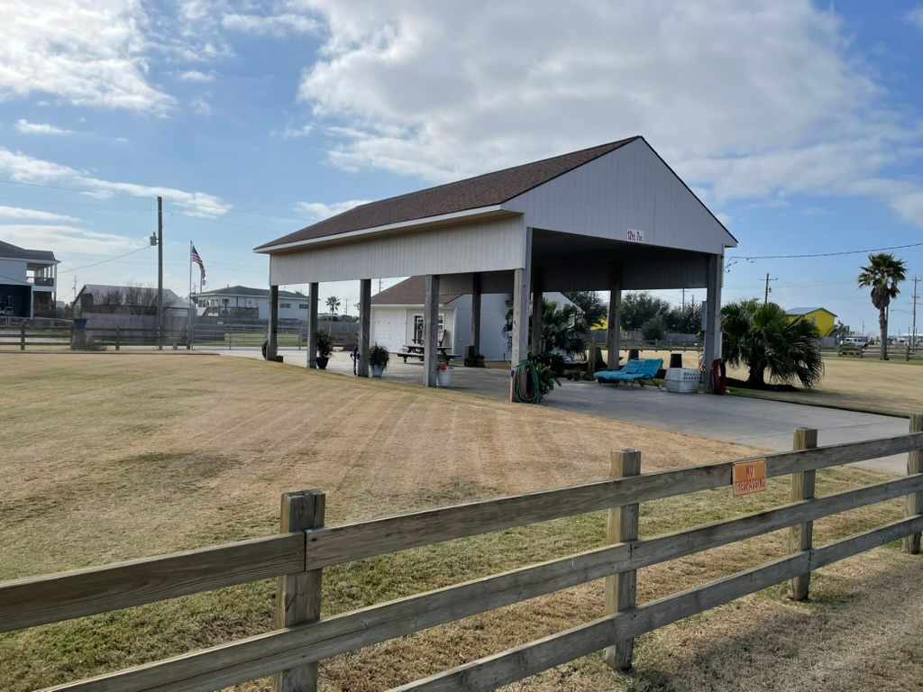Barefoot Bungalow And RV Spot