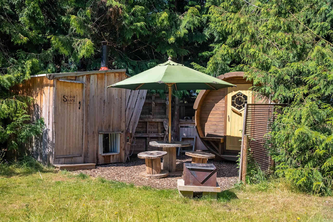 Off-Grid Glamping at Lahtle Wood