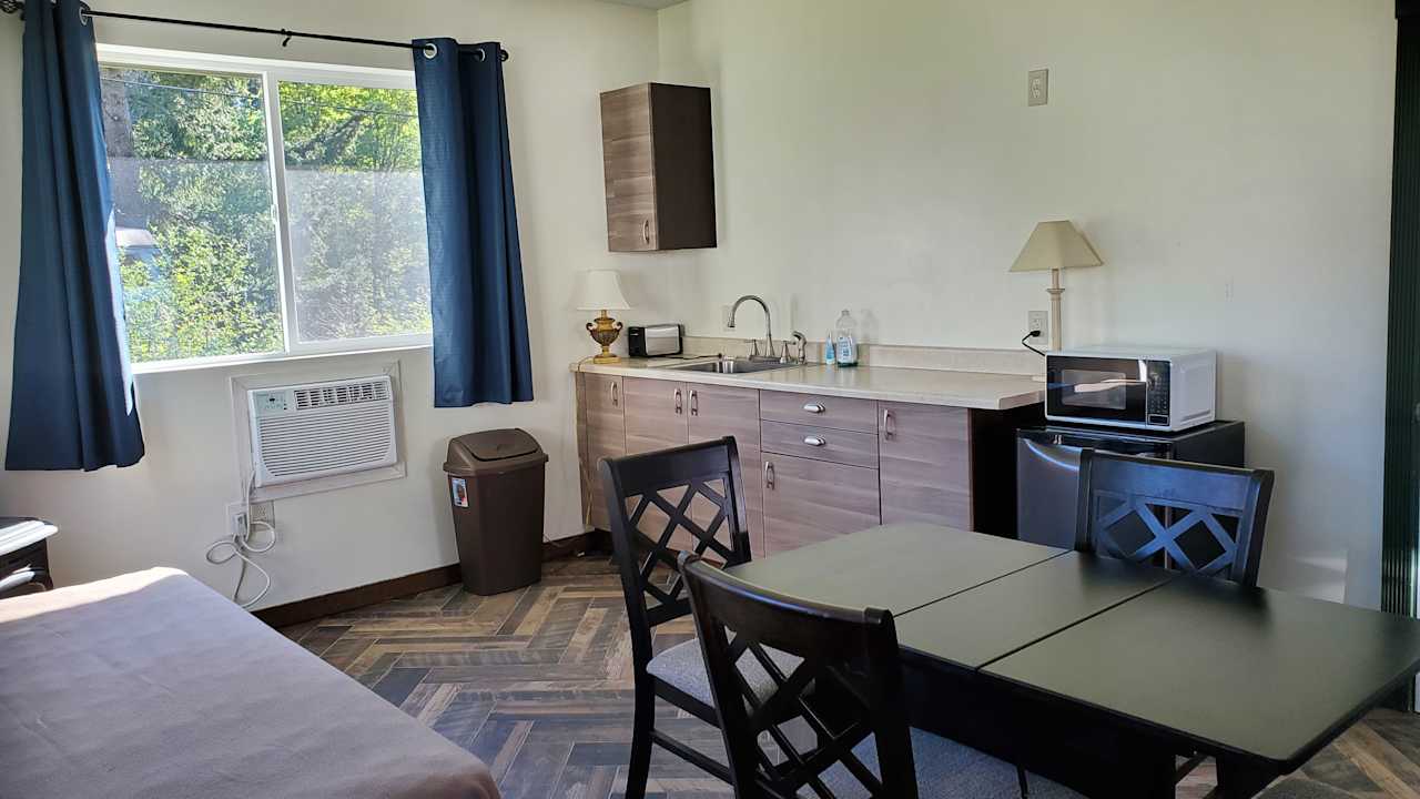 Dog Mountain RV Park & Lodge