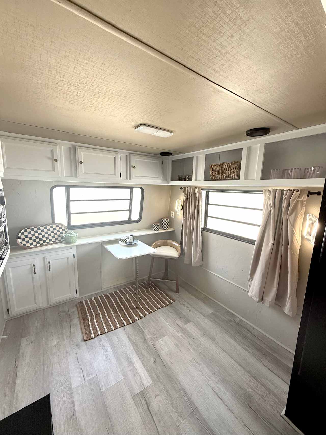 Cozy Camper Near The Beach