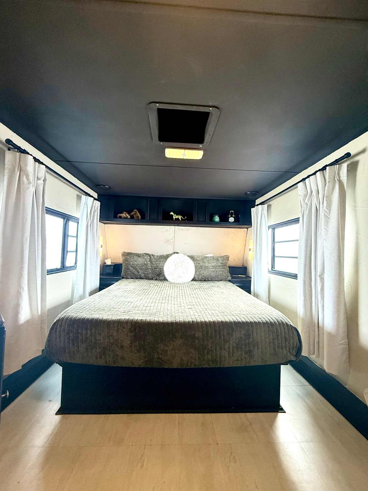 Cozy Camper Near The Beach