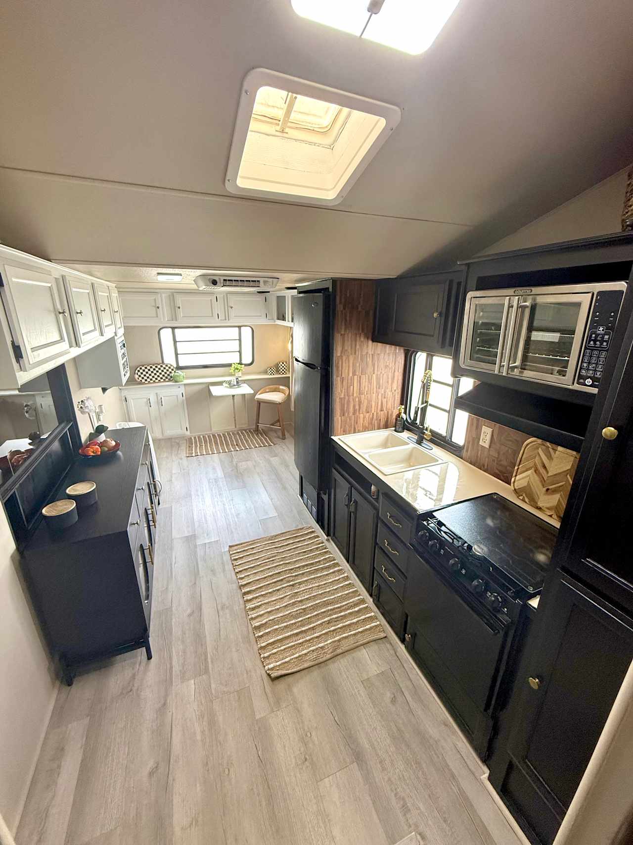 Cozy Camper Near The Beach