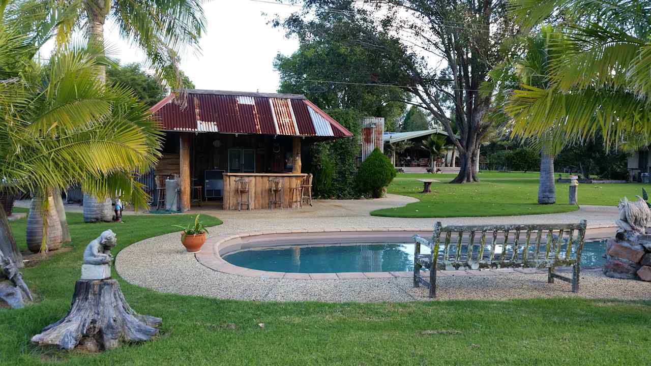 Bar area
Camp kitchen
Pool bbq